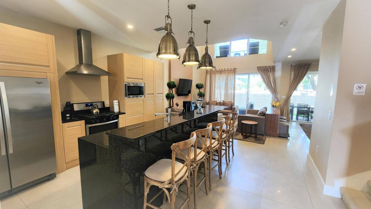 7639 Magic Village Luxury 3Suites Near 192 Disney オーランド エクステリア 写真